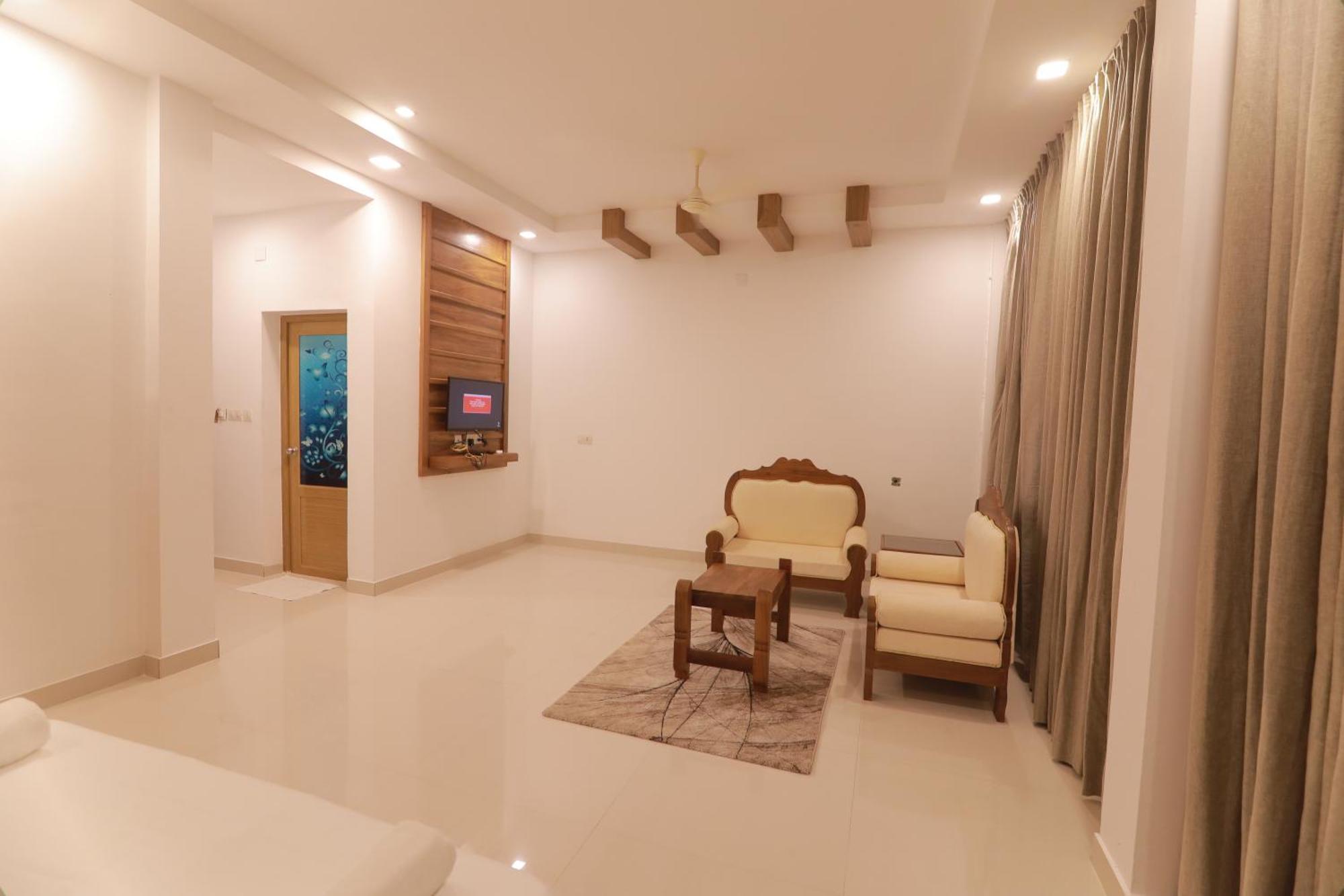 Opm Inn Payyannur Buitenkant foto